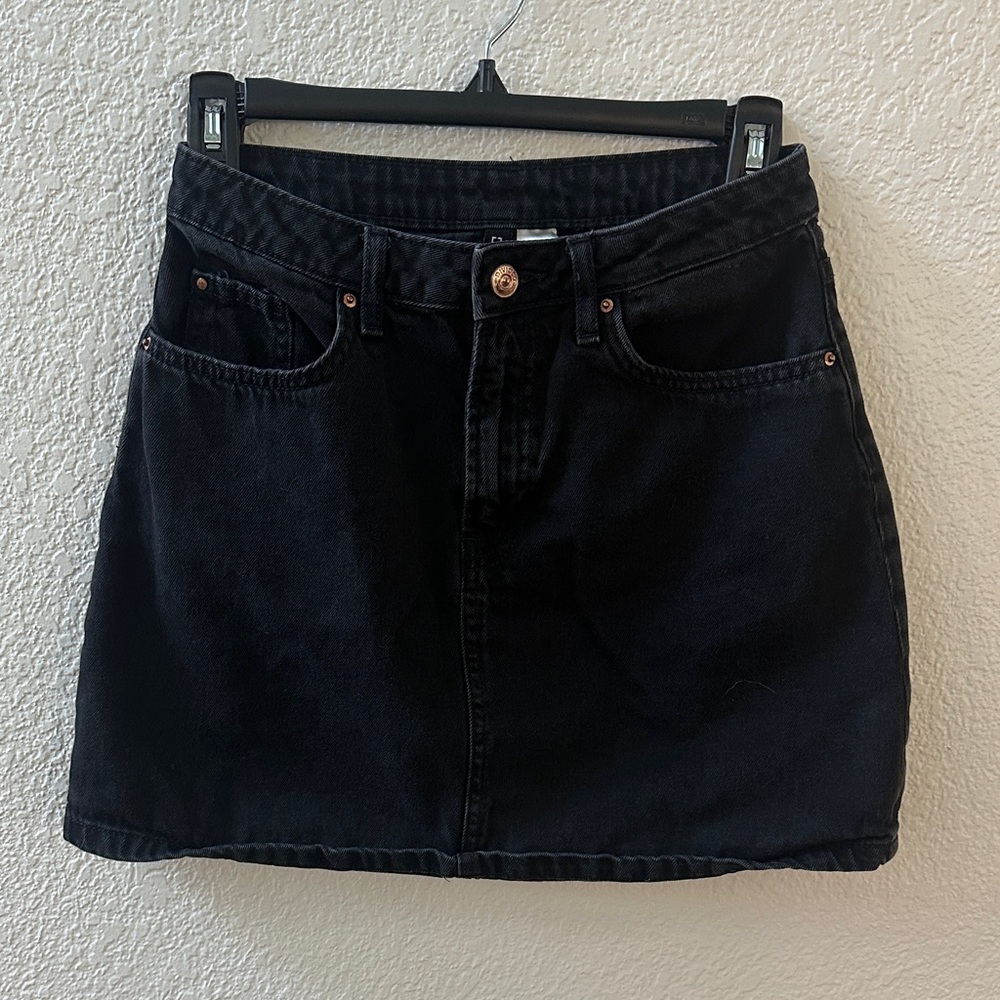 H&M Black Mini Denim Skirt